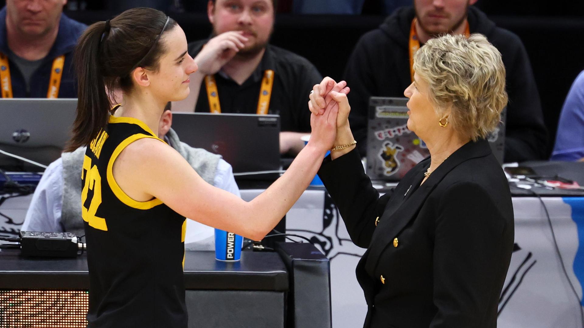 Caitlin Clark hugs Iowa teammates as she's subbed out to end NCAA career