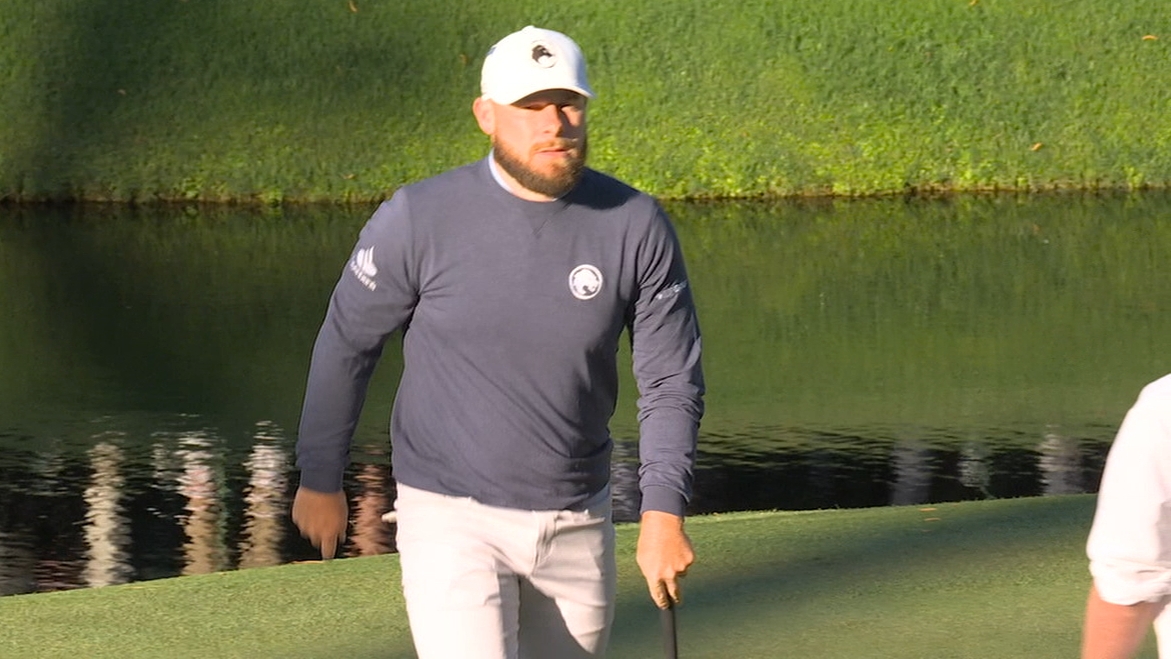 Tyrrell Hatton misses birdie putt, tosses ball into the water