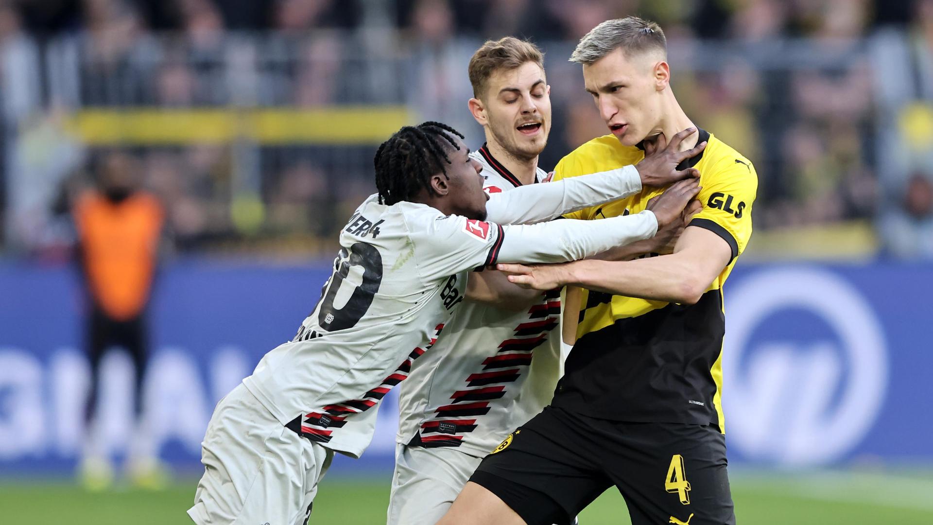 Scuffle ensues between Dortmund and Leverkusen after sliding challenge