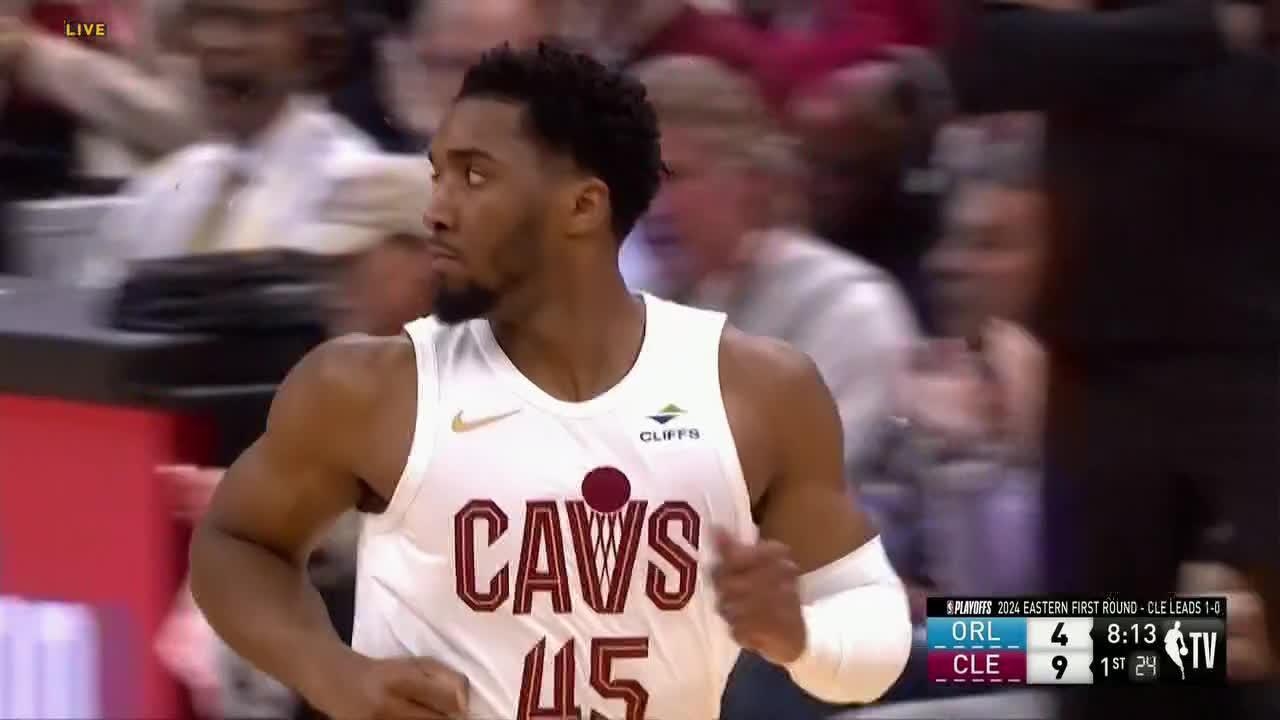 Donovan Mitchell scores 7 of the Cavs' first 9 points