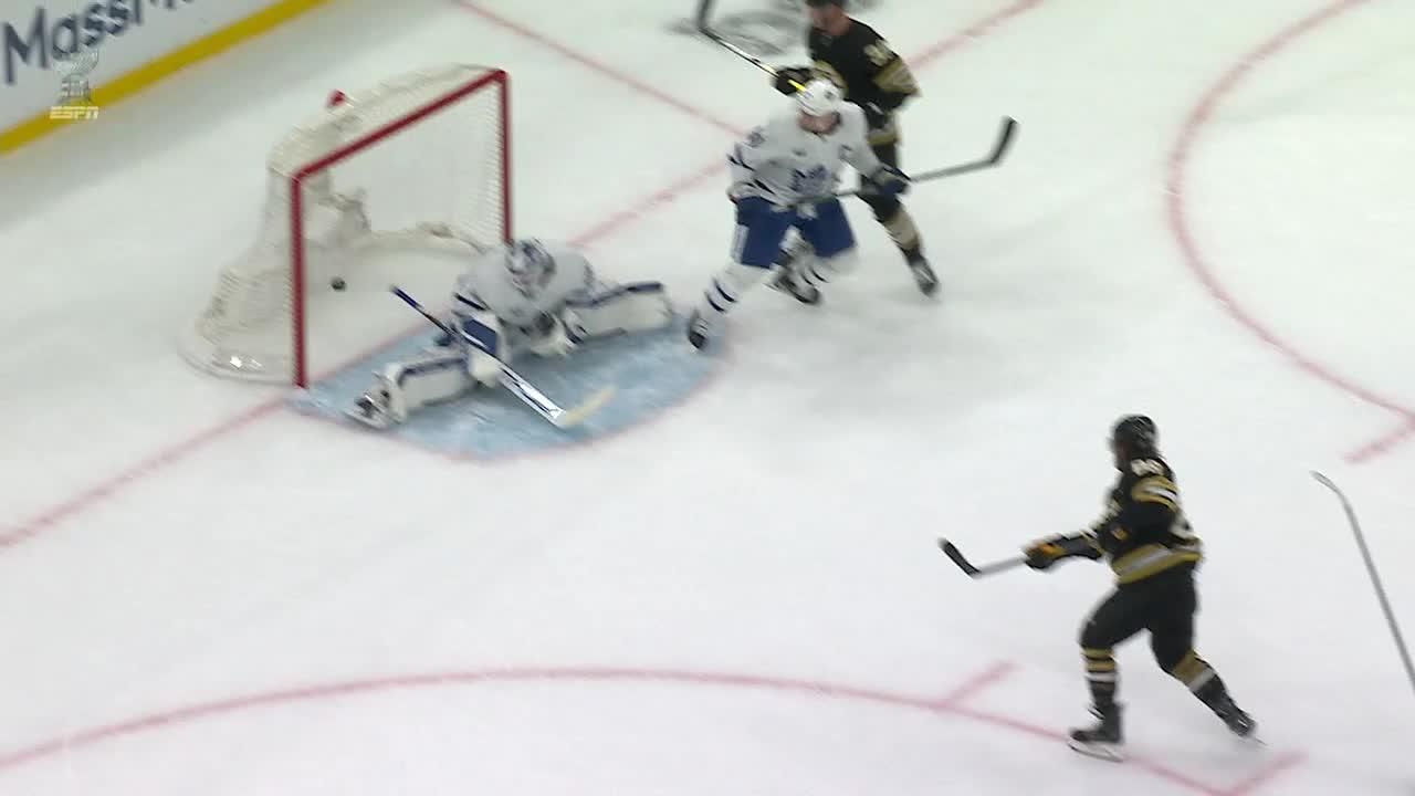Zacha finds Pastrnak for beautiful one-timer