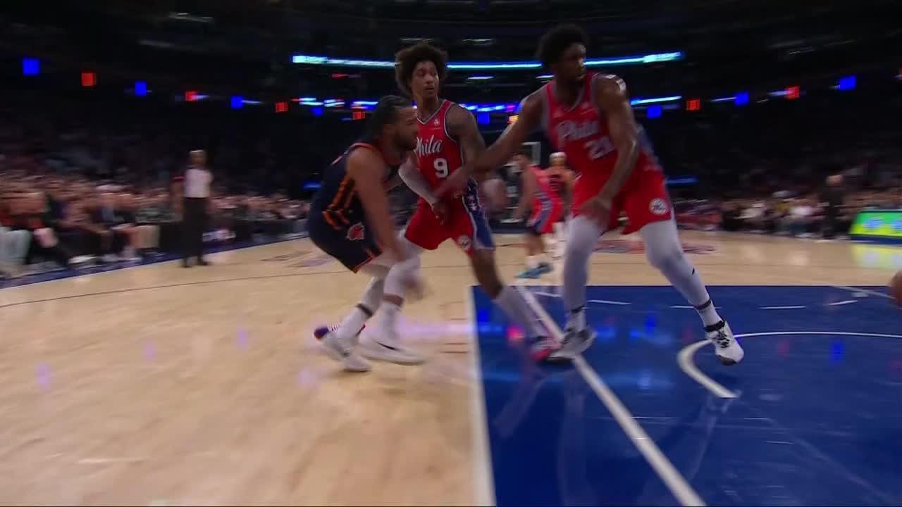 Brunson threads the needle with slick assist