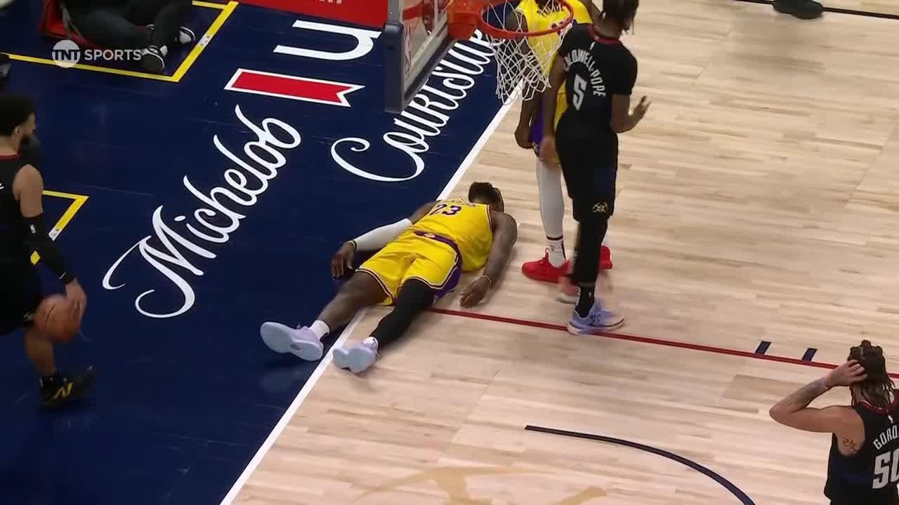 LeBron flexes on the floor after miraculous and-1