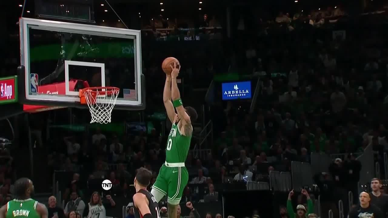Brown lobs it up to Tatum for electric alley-oop