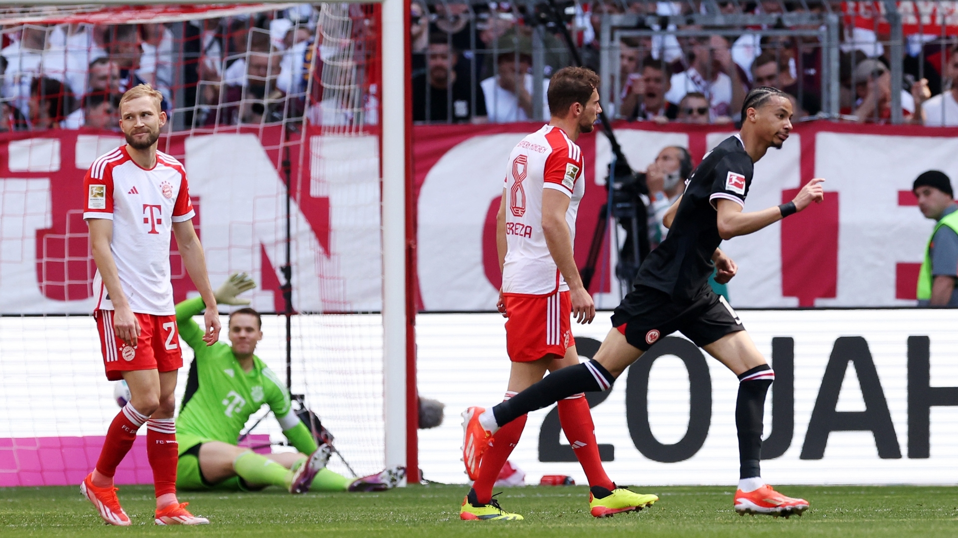 Ekitike equalizes vs. Bayern with brilliant finish from outside the box