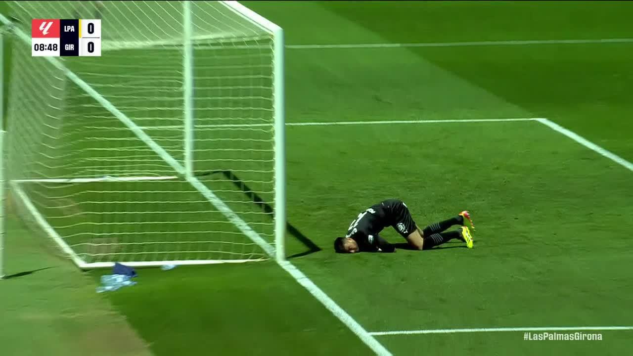 Paulo Gazzaniga with a Spectacular Penalty Shot