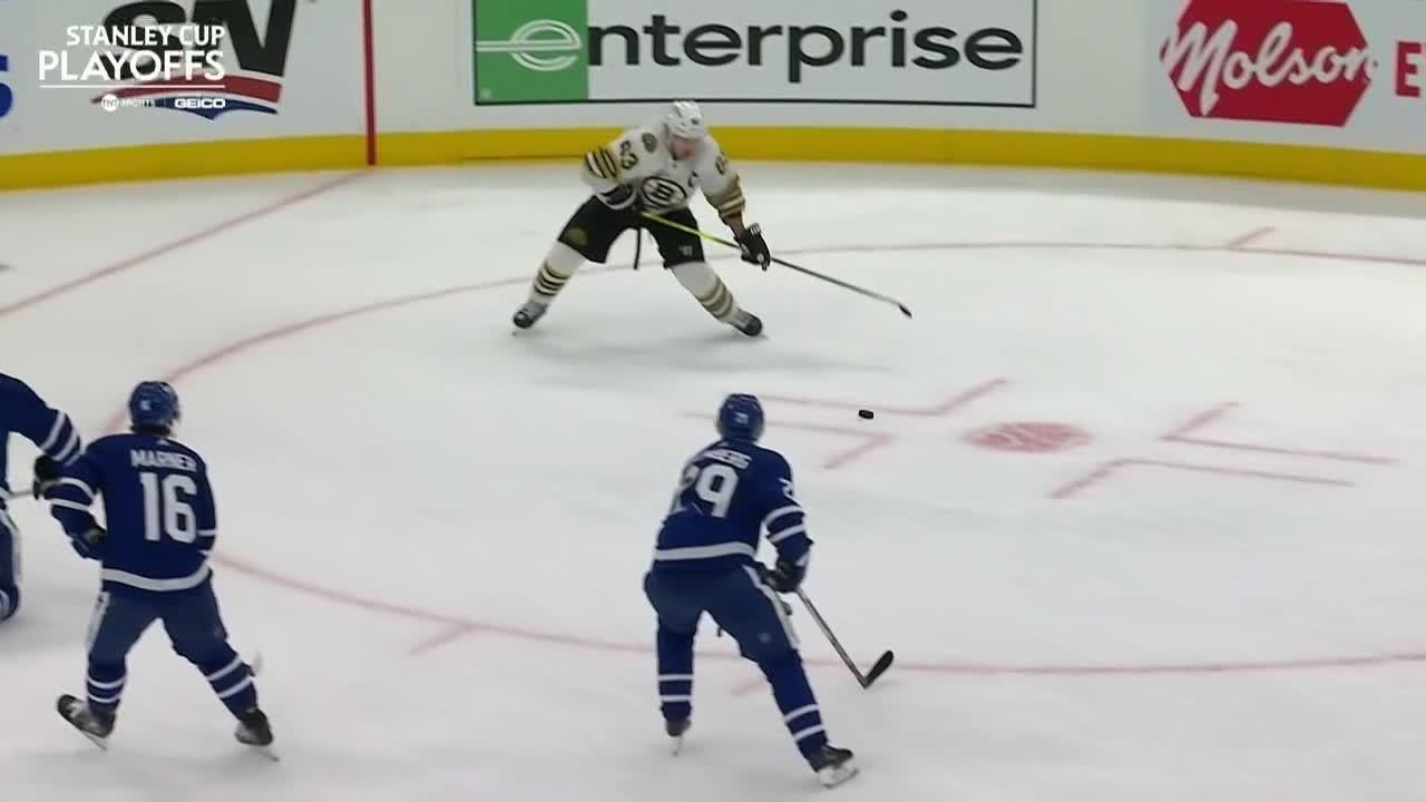 Brad Marchand rips one-timer as Bruins double lead