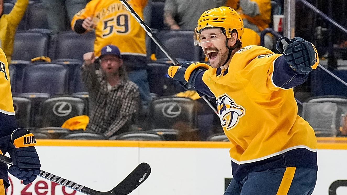 Filip Forsberg extends the Preds' lead on a controversial goal off his skate