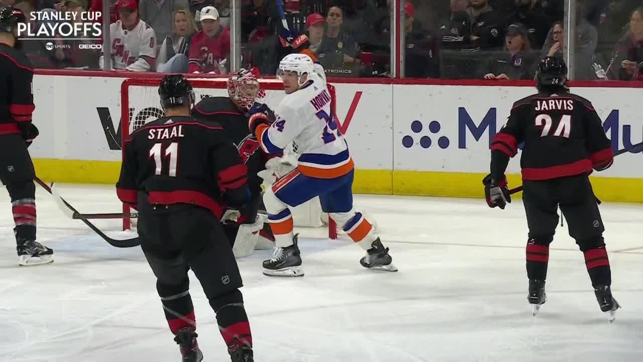 Mike Reilly answers with an Islanders goal