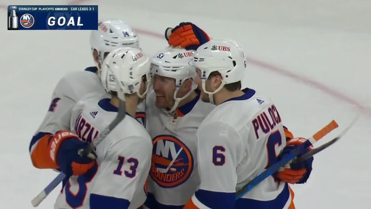 Islanders tie the game to close out the 2nd period