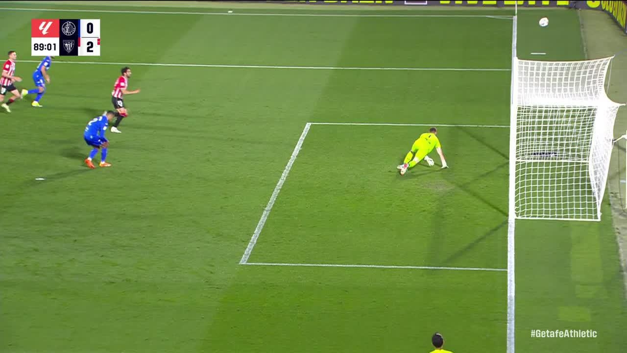Unai Simón with a Spectacular Penalty Shot