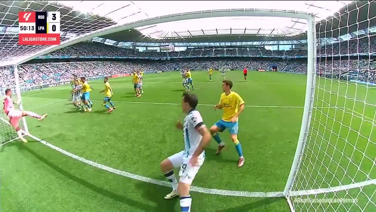 André Silva hits the frame