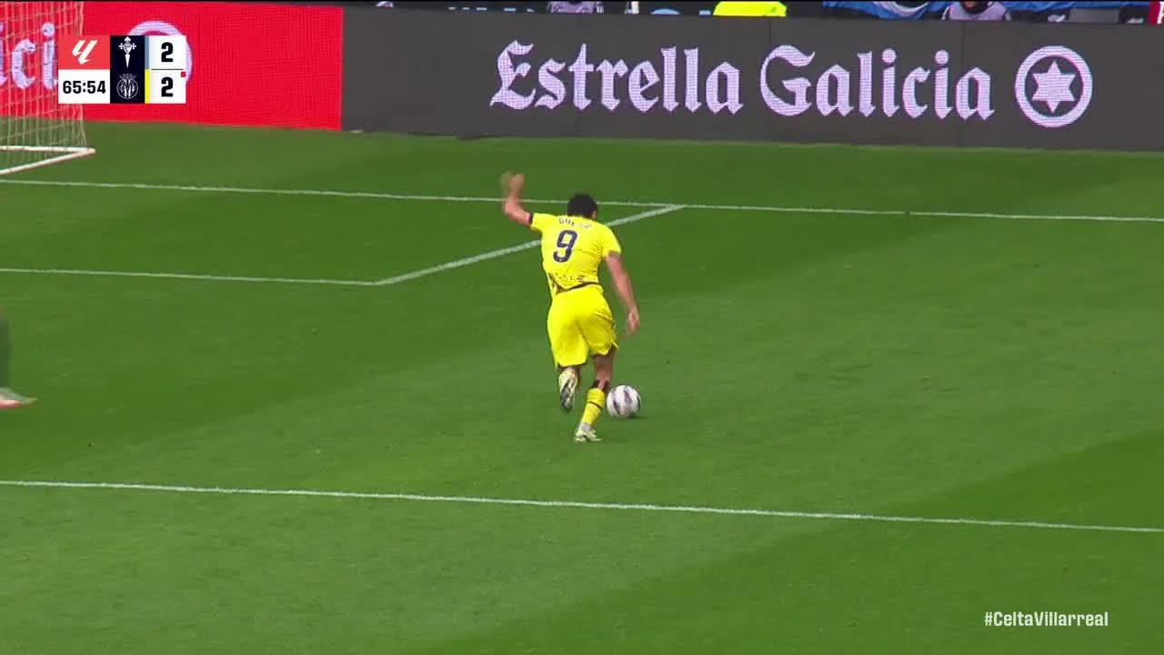 Goncalo Guedes slots in the goal for Villarreal