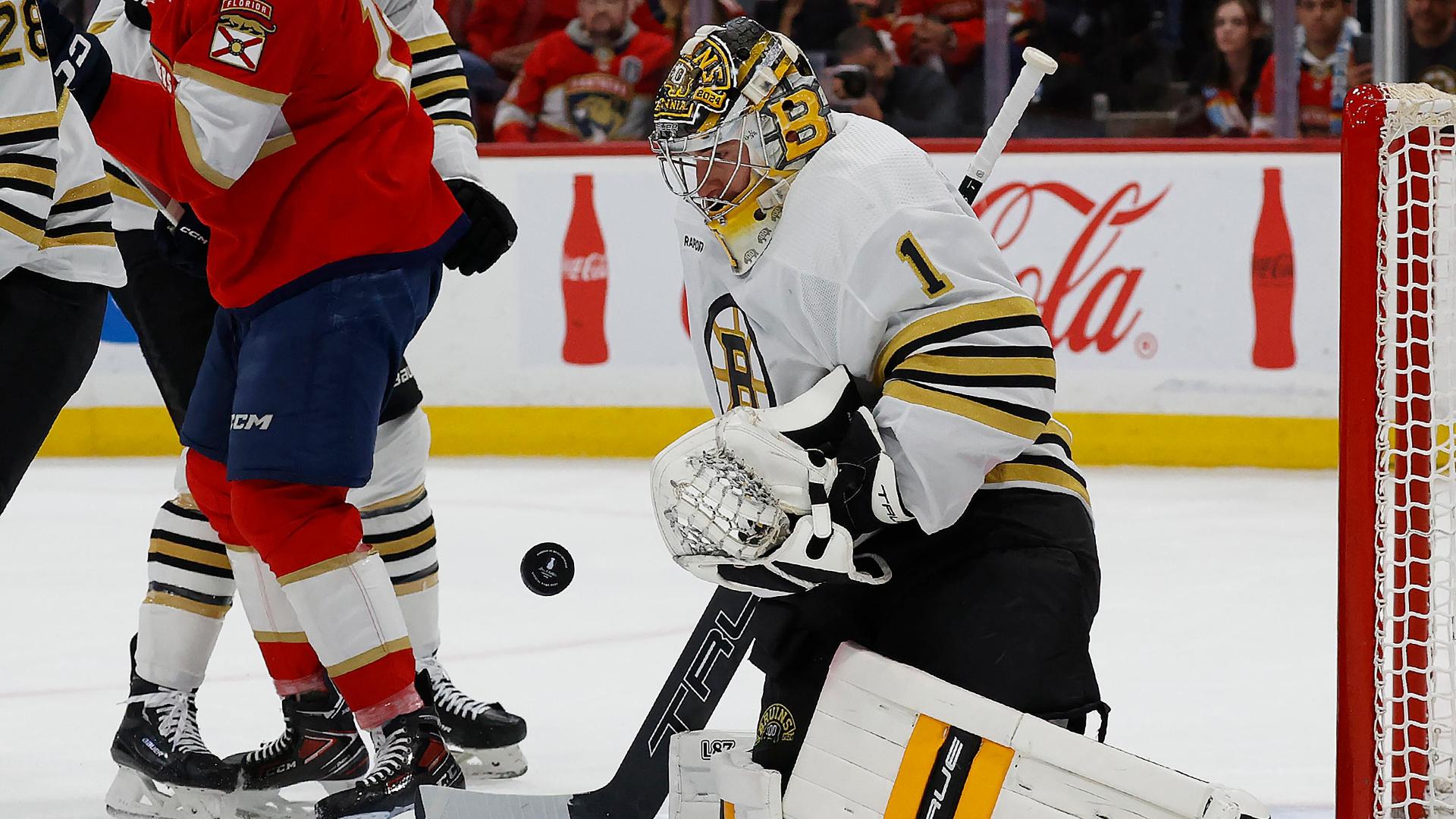 Jeremy Swayman stays locked in with impressive save for Bruins