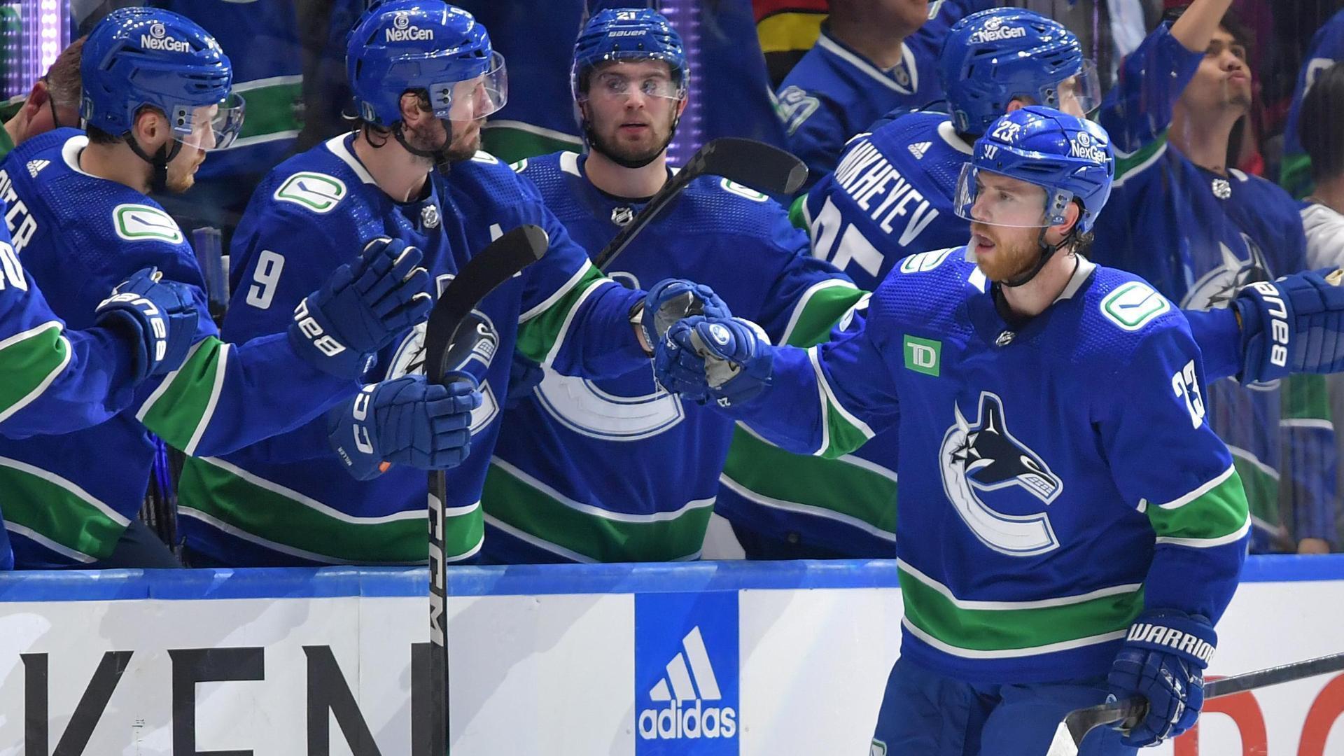 Elias Lindholm helps Canucks get one back late in 2nd period