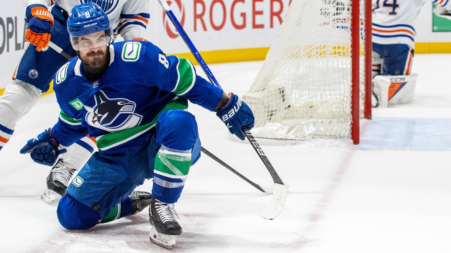 Canucks stun Oilers with 2 goals in 39 seconds to take lead