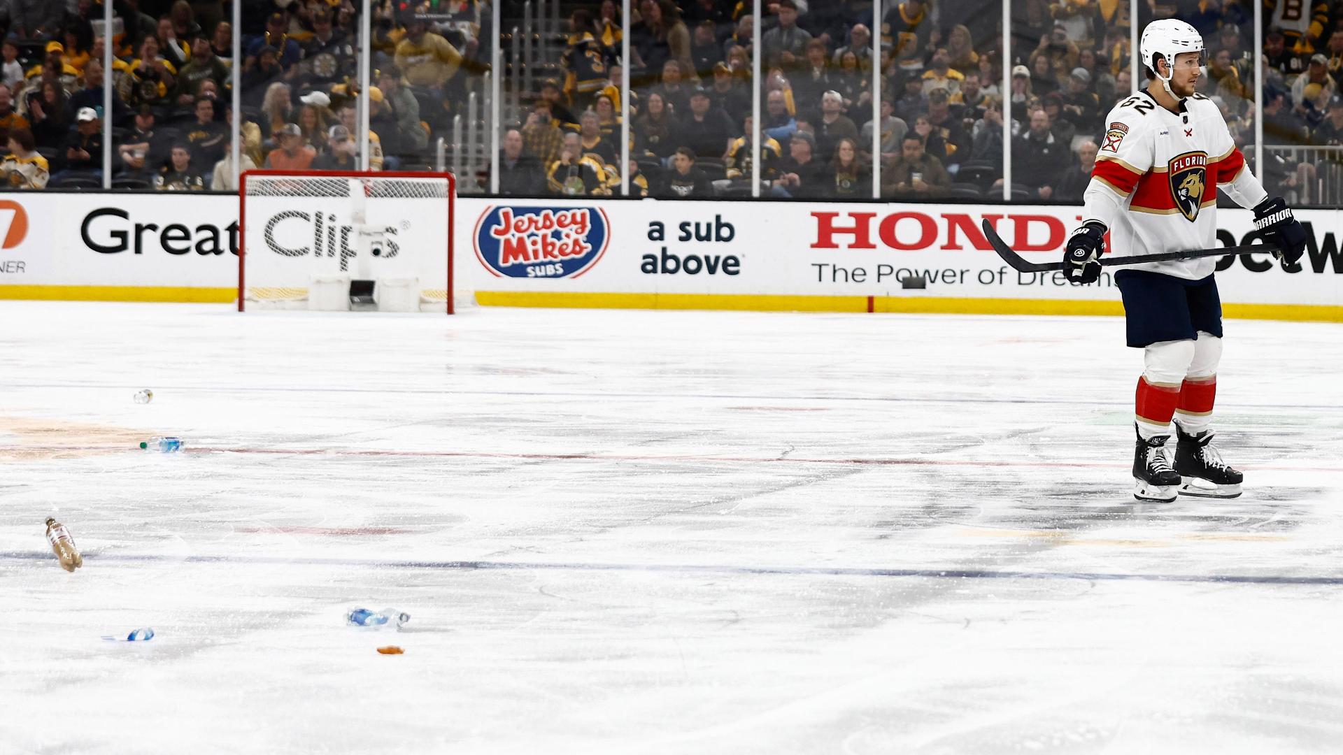 Trash thrown onto ice in Boston after questionable penalty call