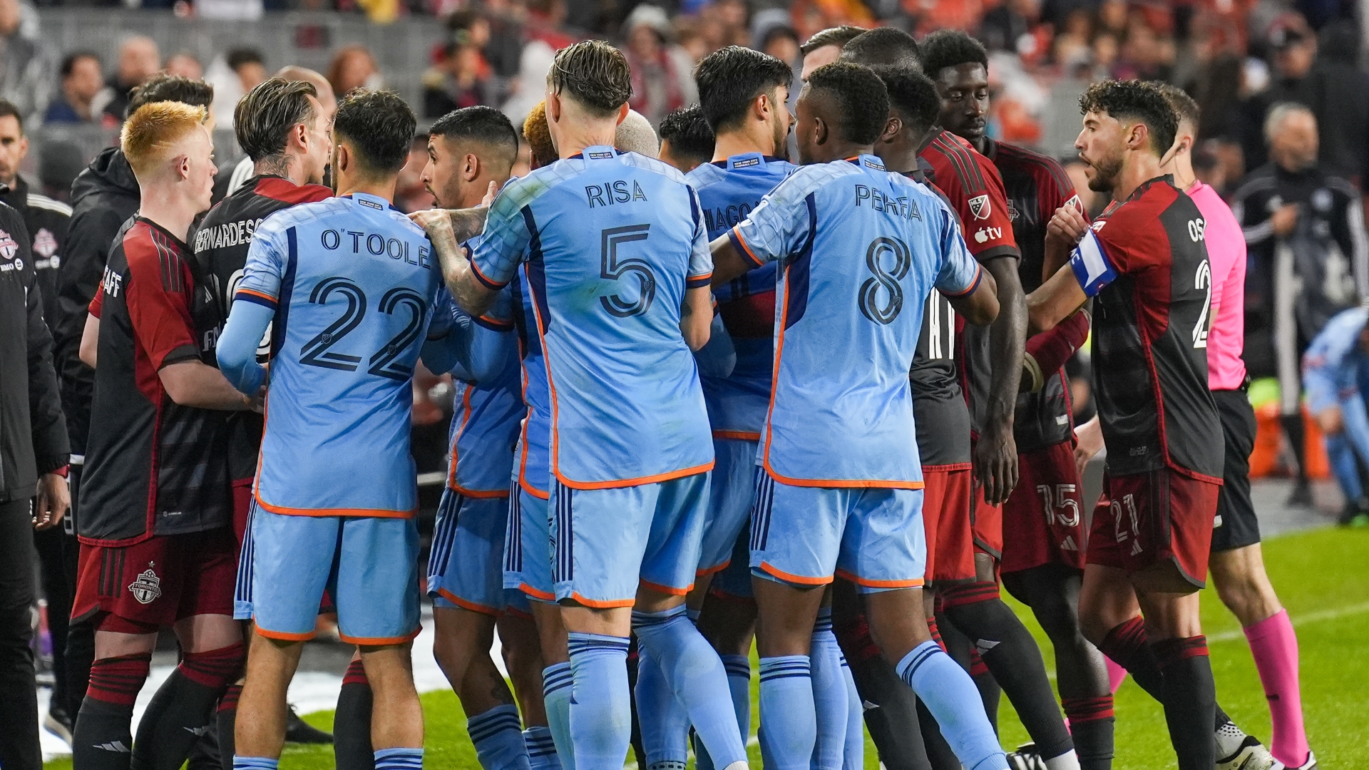 Massive brawl breaks out at end of Toronto FC-NYCFC