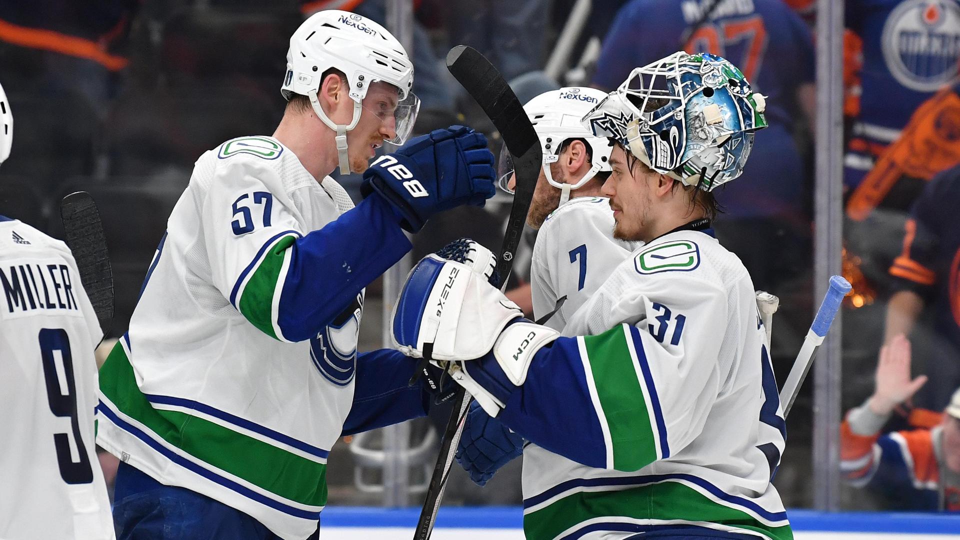 Canucks fend off Oilers in closing moments to take 2-1 series lead