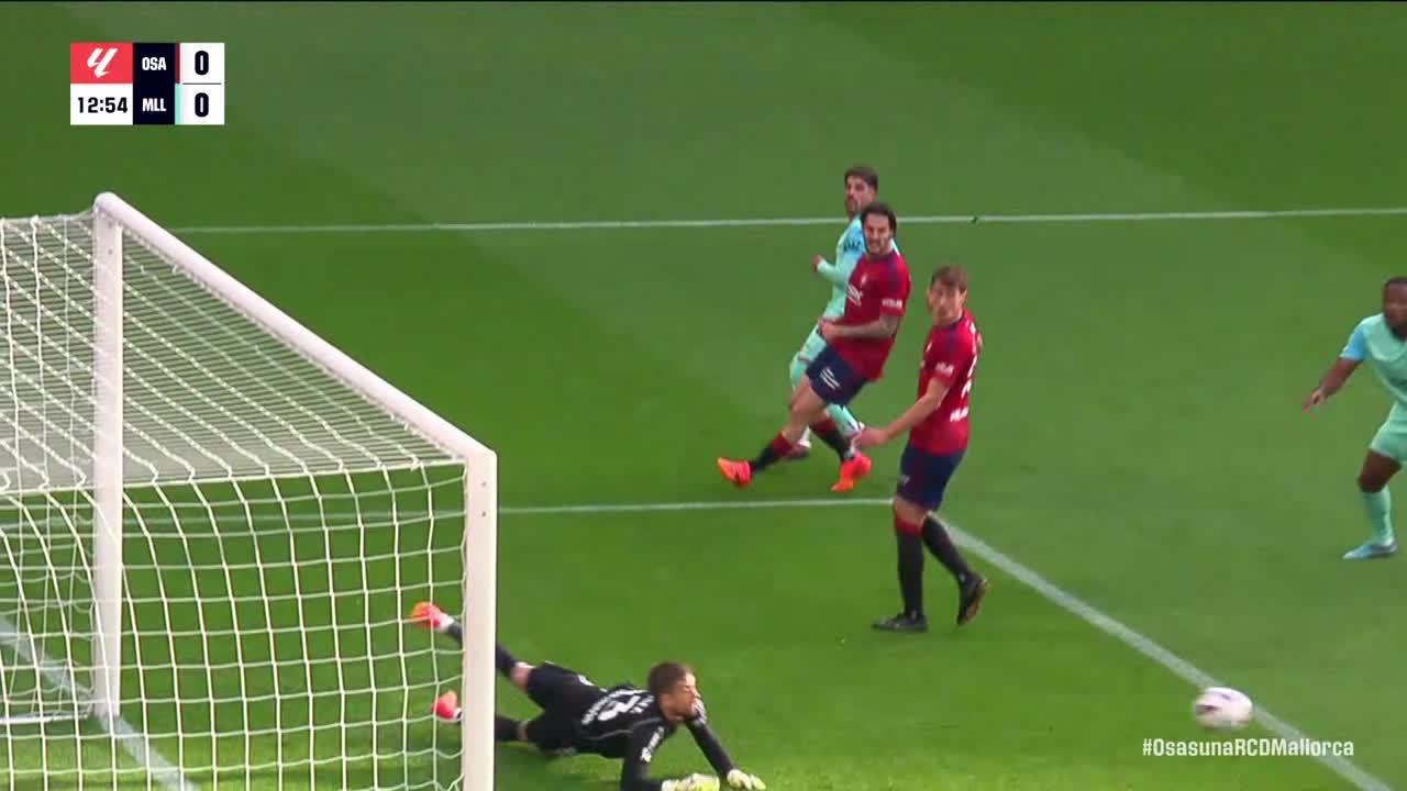 Aitor Fernández makes a great save
