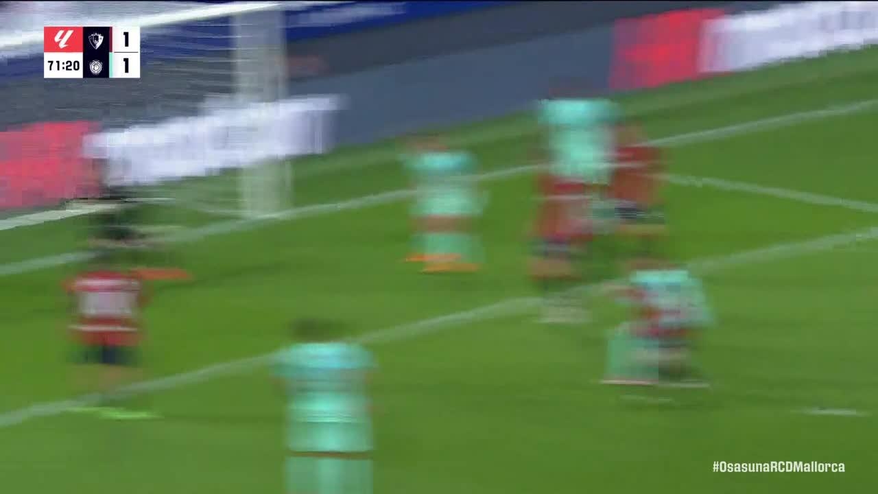 Aitor Fernández makes a great save