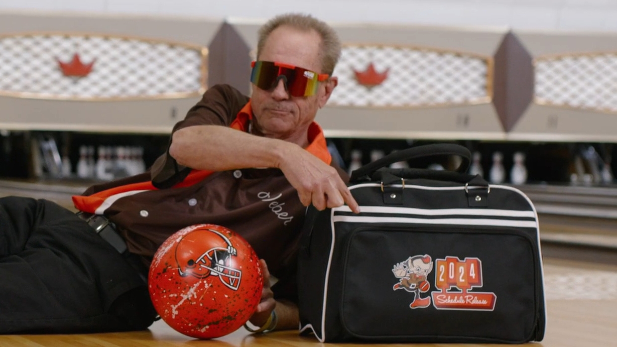 Pete Weber recreates 'Who do you think you are, I am!' in Browns schedule release