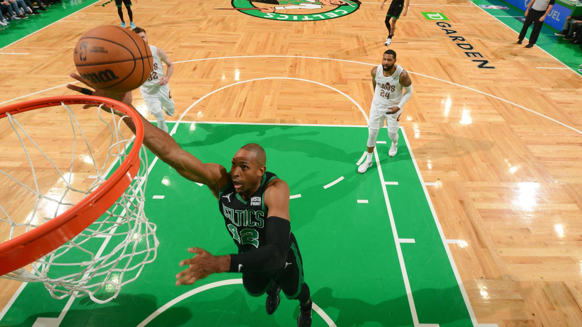 Horford's layup increases Celtics' lead