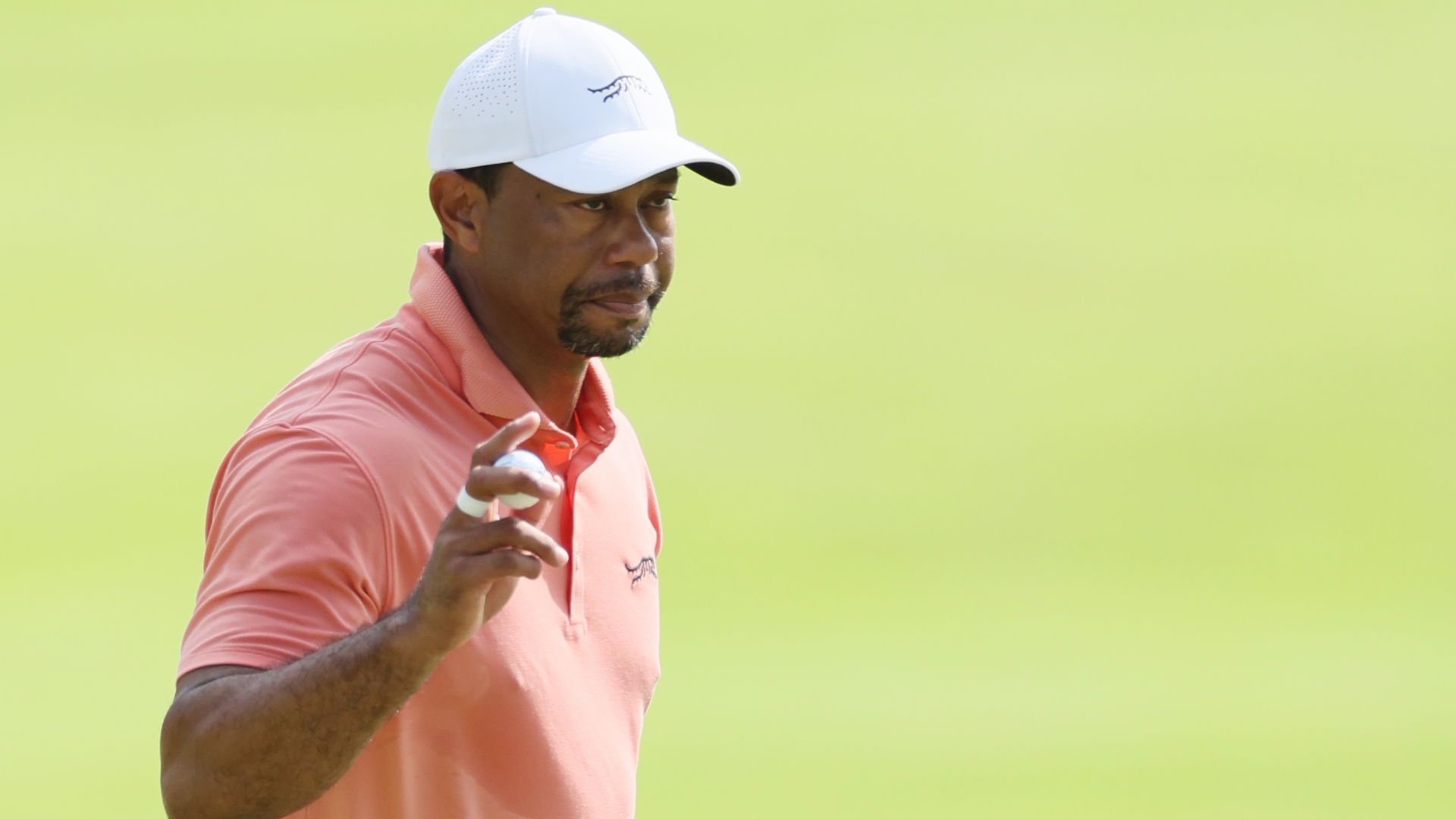 Tiger's great tee shot sets up birdie on Hole 3