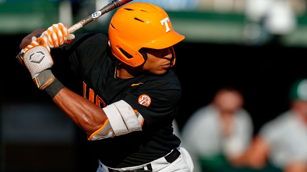 Christian Moore sets single-season record with 25th HR for Vols