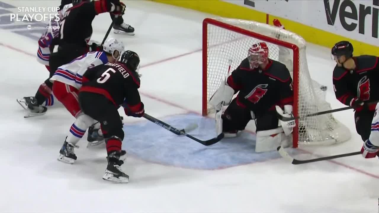 Chris Kreider completes natural hat trick to give the Rangers the lead