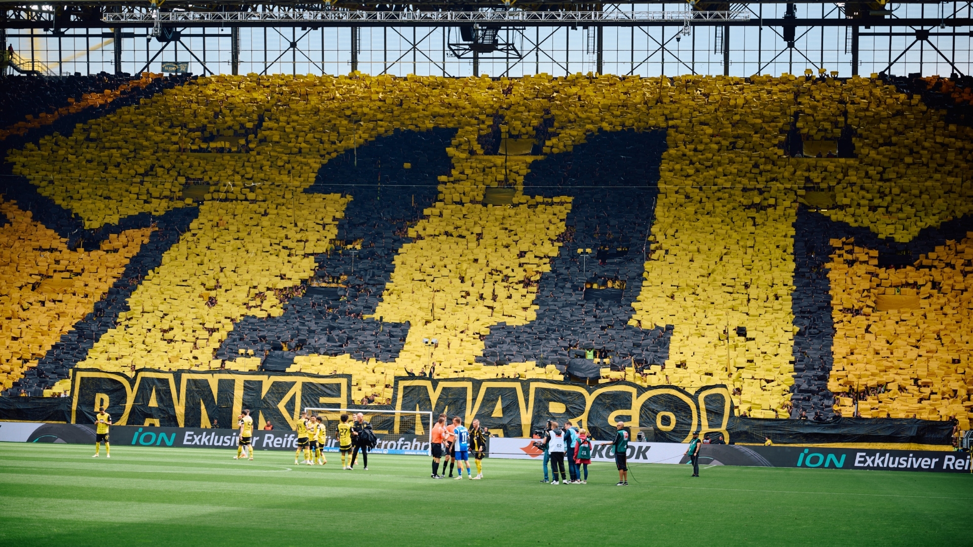 Dortmund's Yellow Wall honour Reus before final Bundesliga game with the club