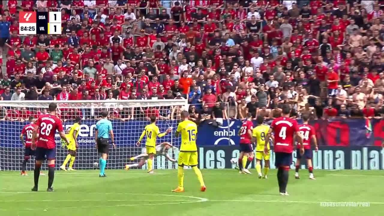 Pepe Reina makes a great save