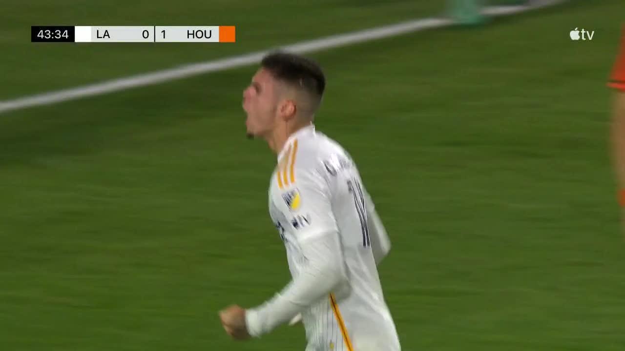 Gabriel Pec equalizes for Galaxy with fine header