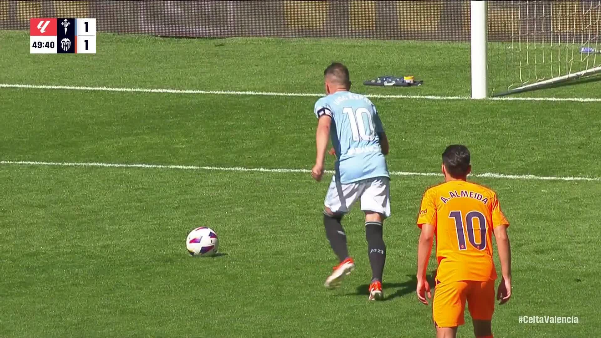 Iago Aspas slots home Penalty Goals vs. Valencia