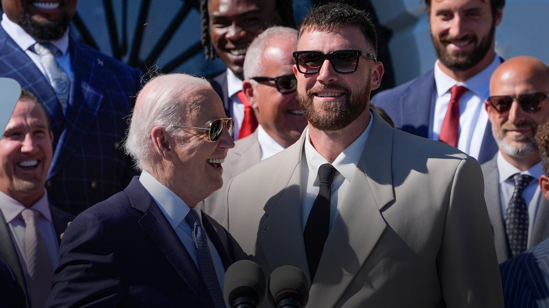 Travis Kelce gets the mic during his 2nd trip to the White House