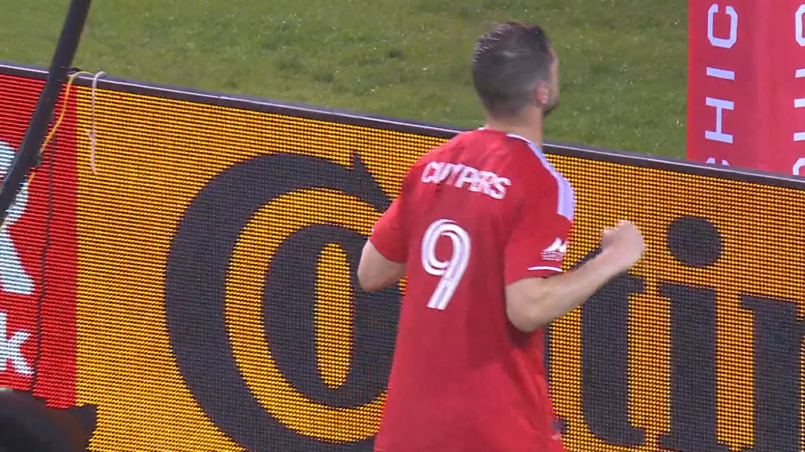 Hugo Cuypers scores to bring the Chicago Fire level