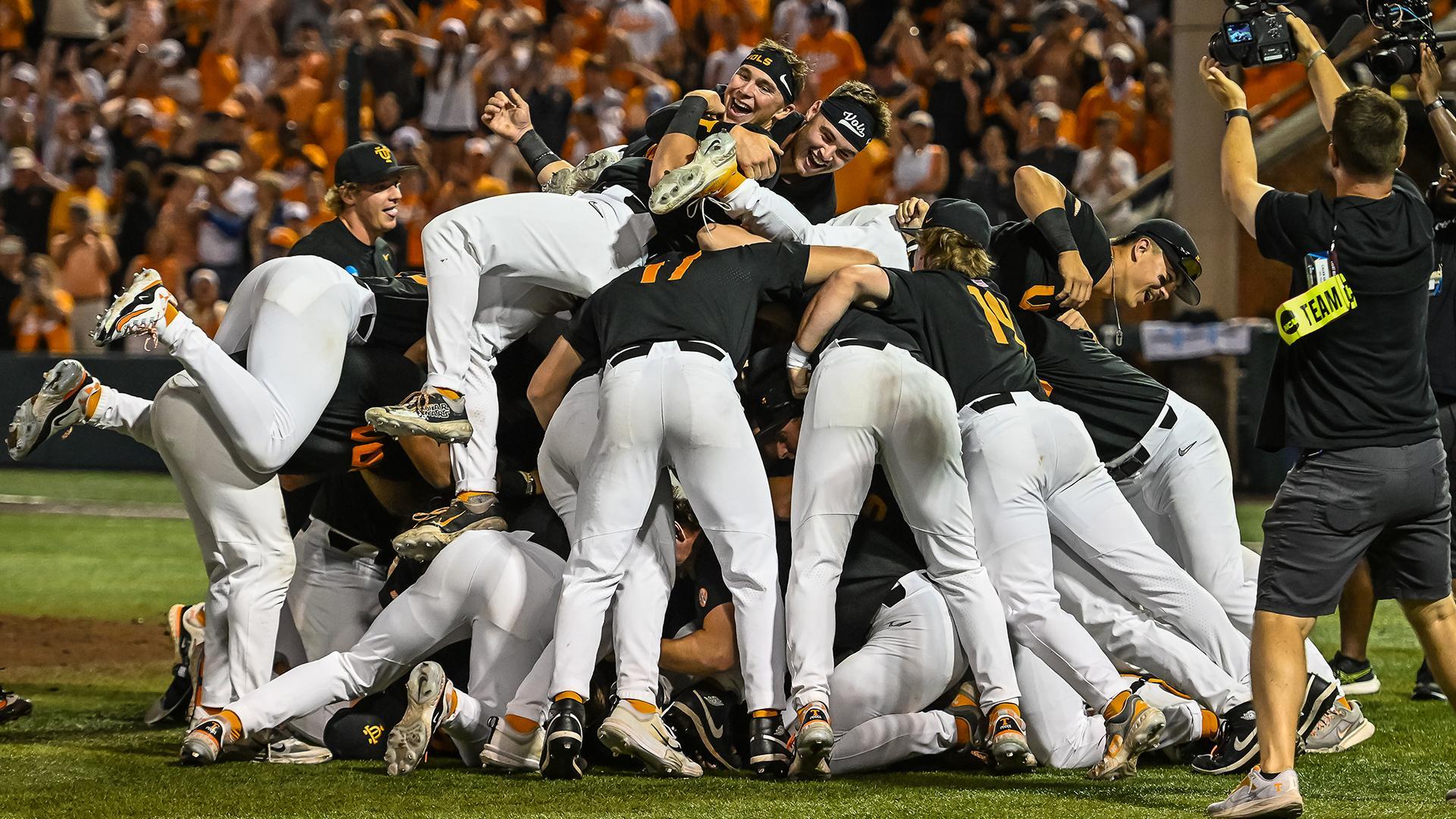 Tennessee stamps ticket to Men's College World Series