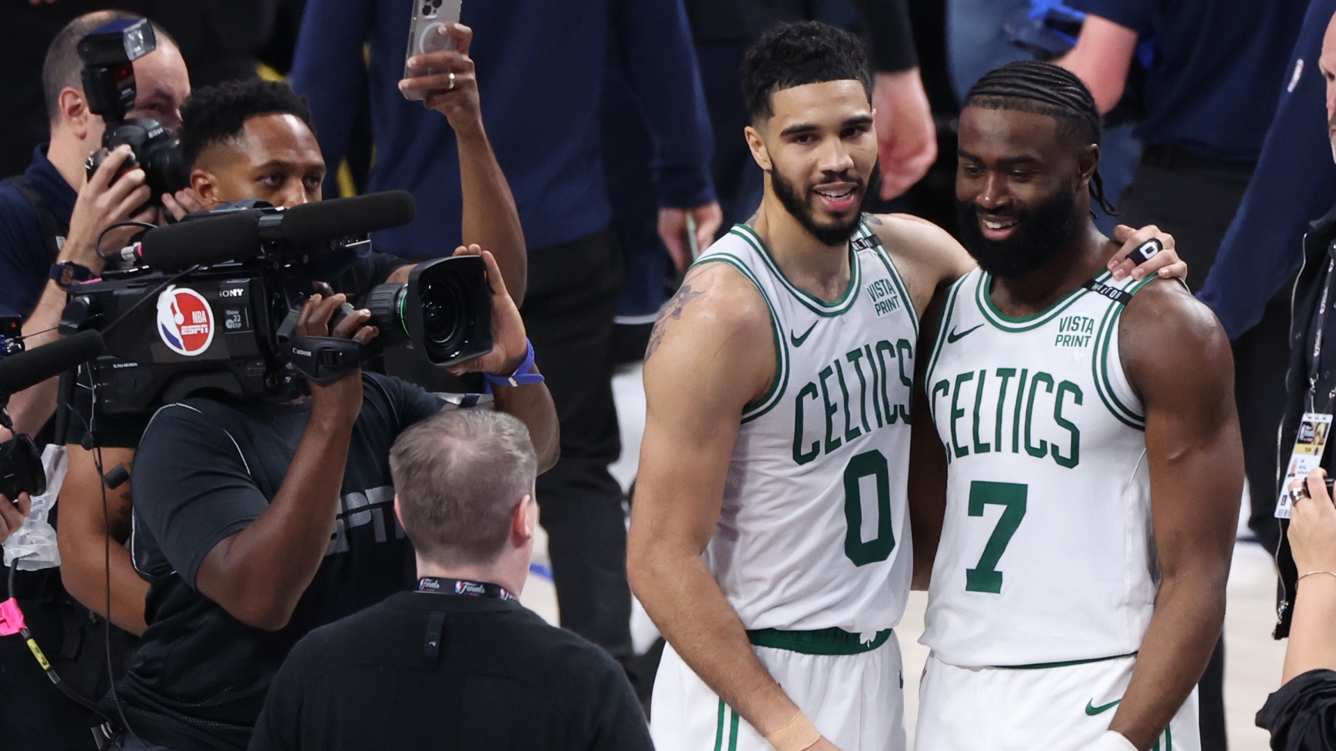 Celtics survive furious 4th quarter to win Game 3