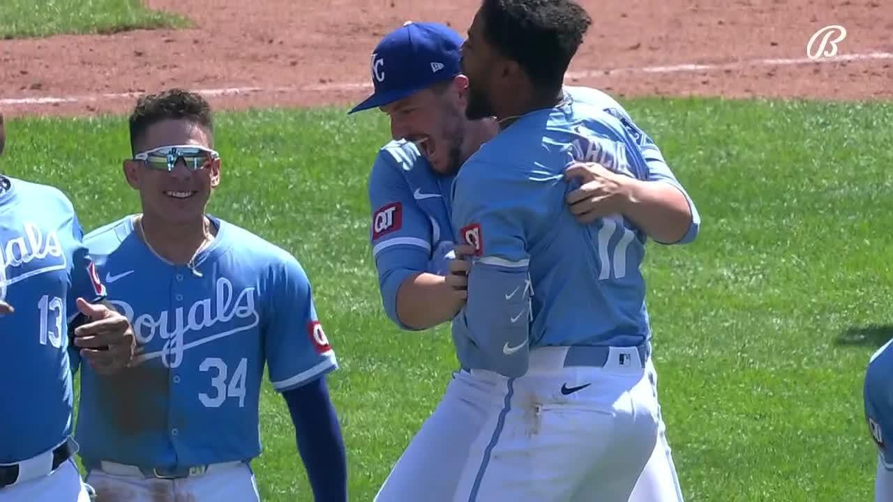 Royals walk it off on a Maikel Garcia double