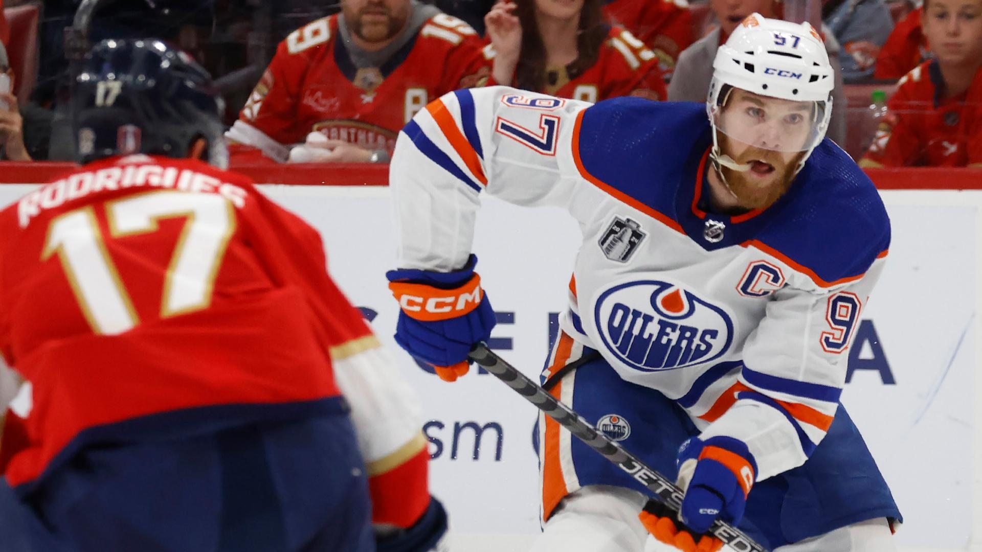 Connor McDavid plays hero for Oilers with 4-point performance