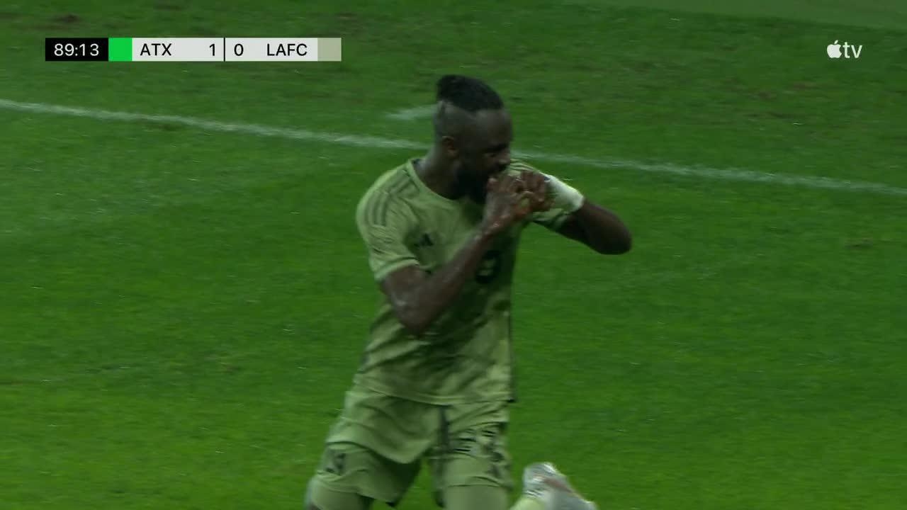 Kei Kamara heads in the equalizer for LAFC
