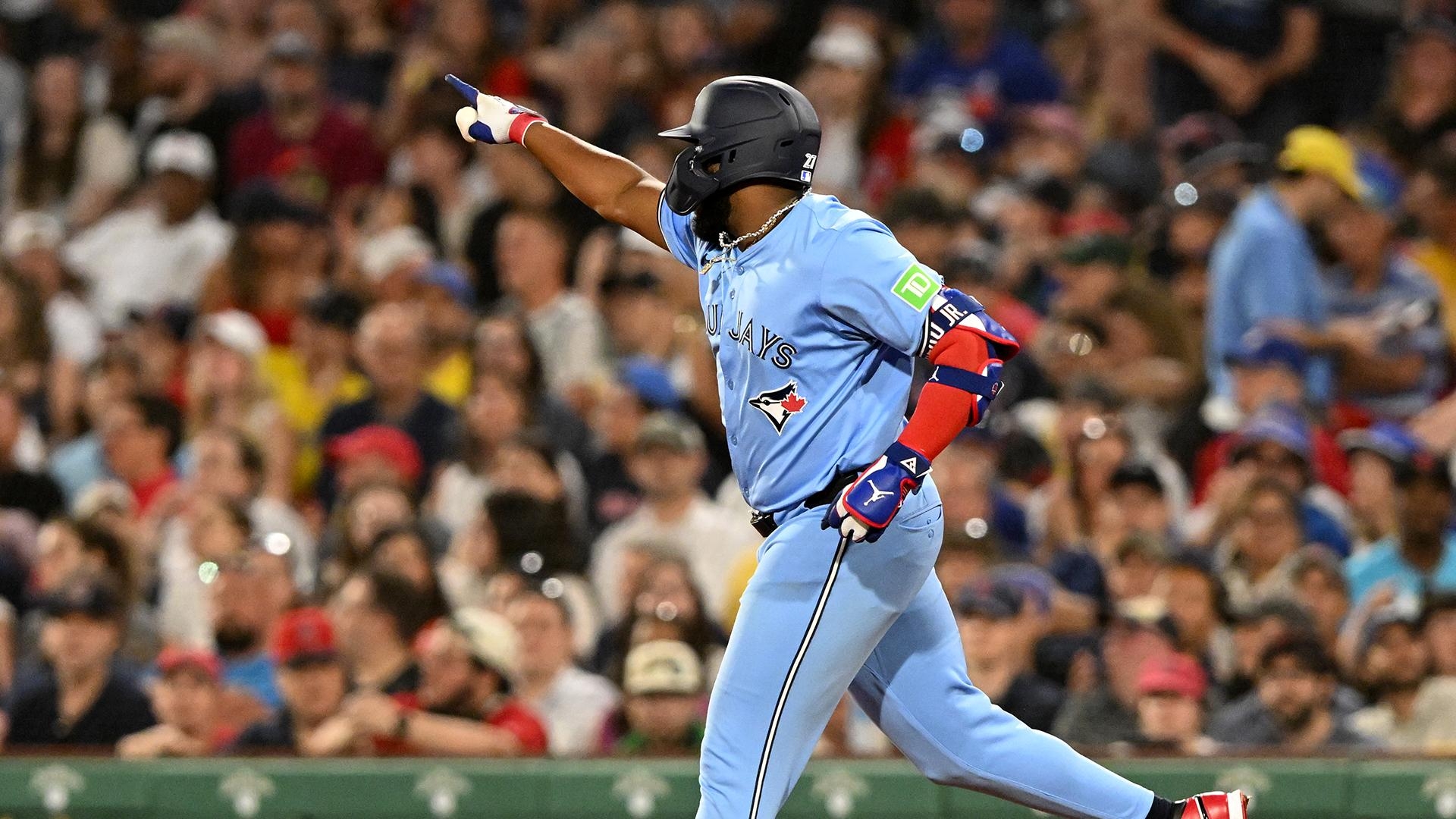 Vlad Jr. demolishes 471-foot HR all the way out of Fenway