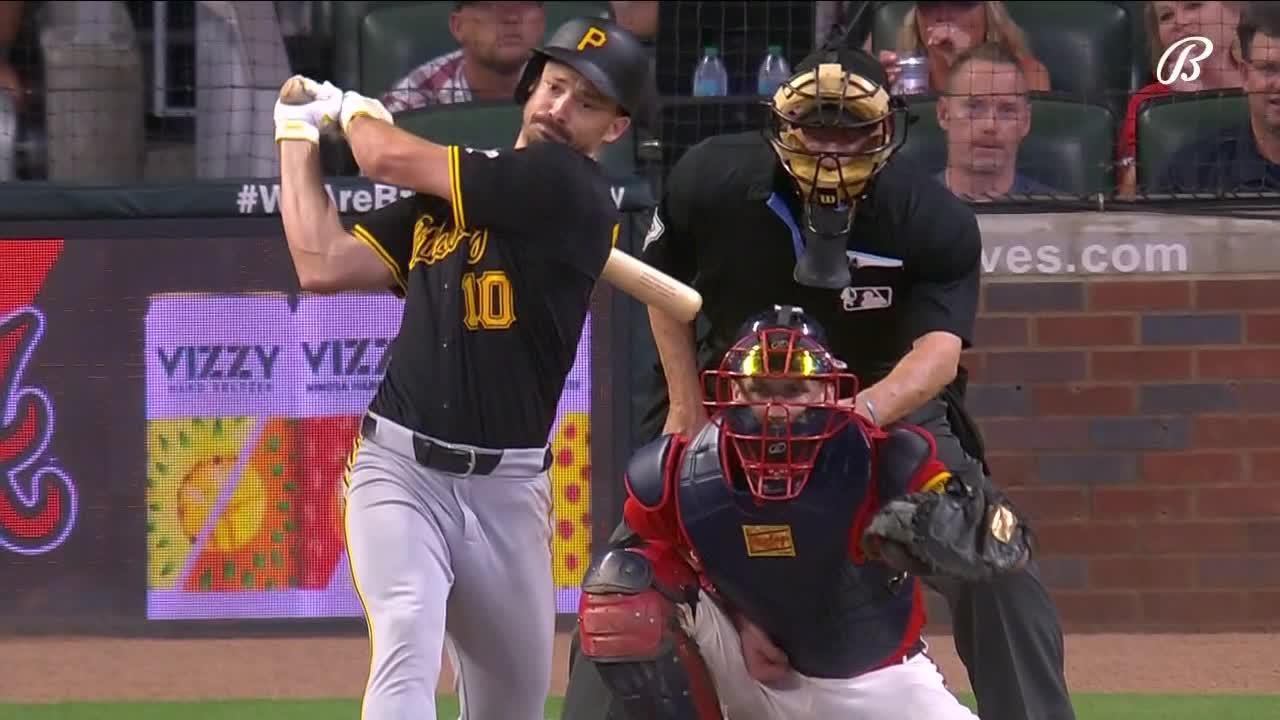 Bryan Reynolds extends MLB-leading hit streak to 24 games with a single