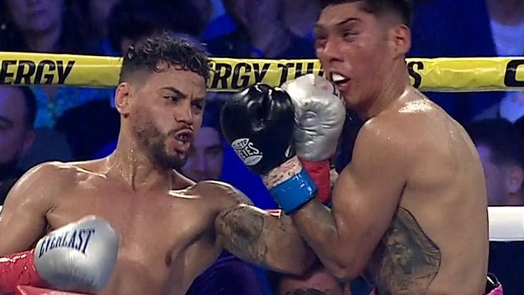 Robeisy Ramirez knocks out opponent with incredible punch