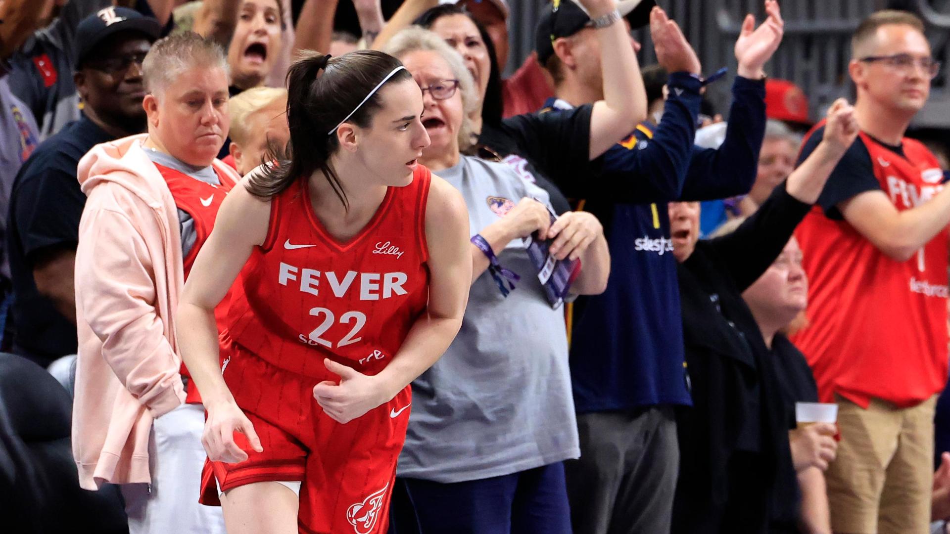 Clark and Ionescu trade consecutive 3-point buckets