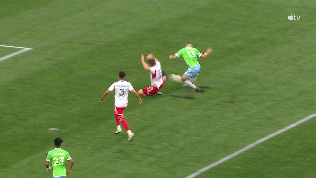 Jordan Morris scores to put Sounders ahead