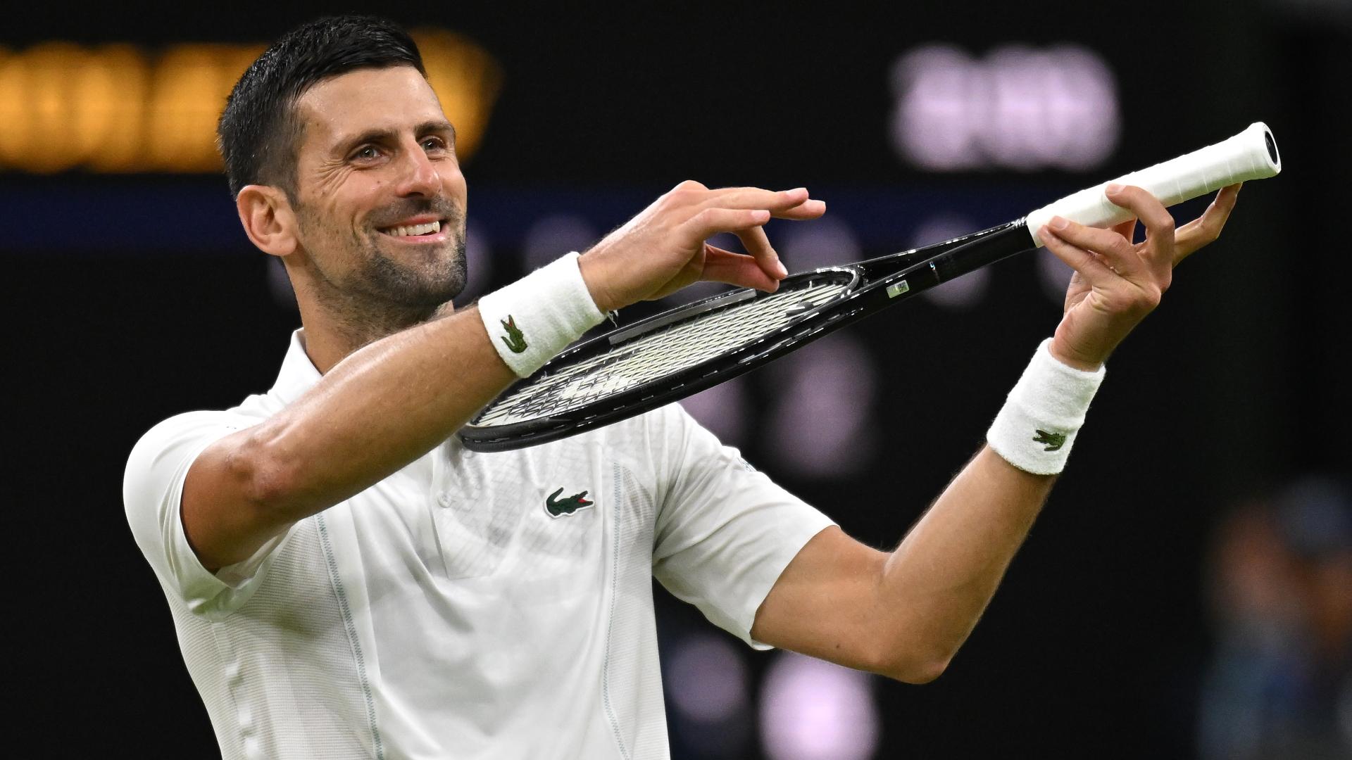 Djokovic celebrates Wimbledon win by miming a violin