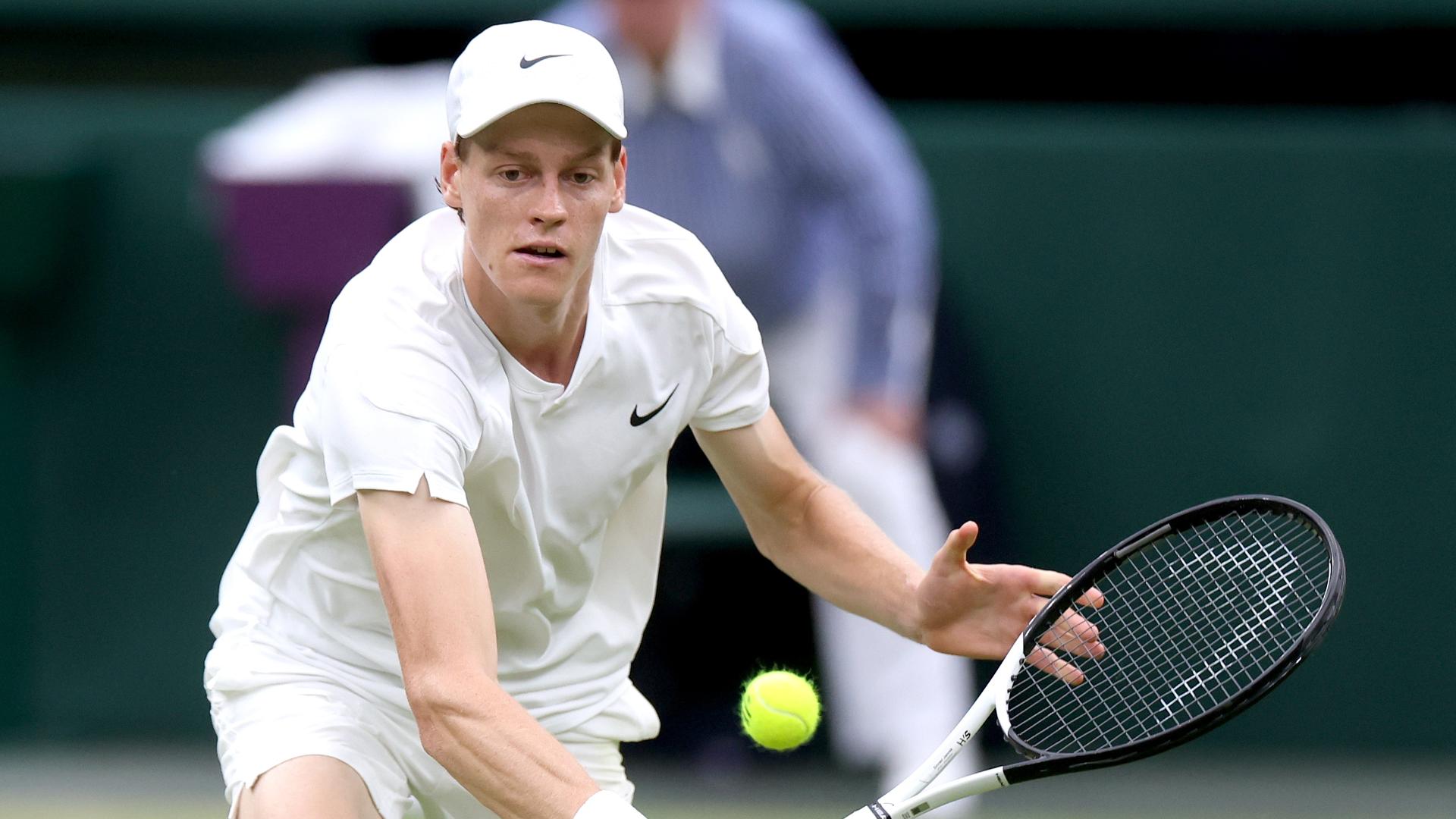 Jannik Sinner forces a fifth set against Daniil Medvedev