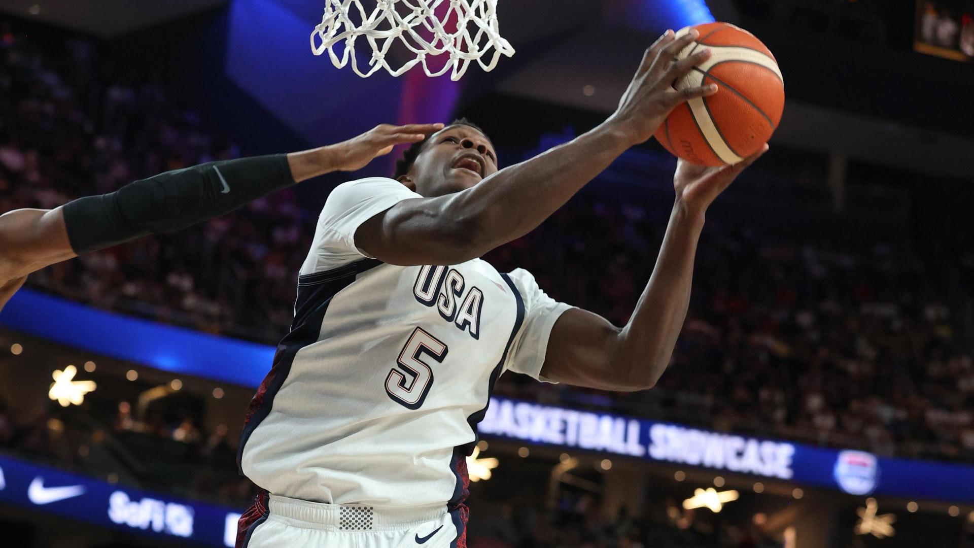 Anthony Edwards sinks a tough layup