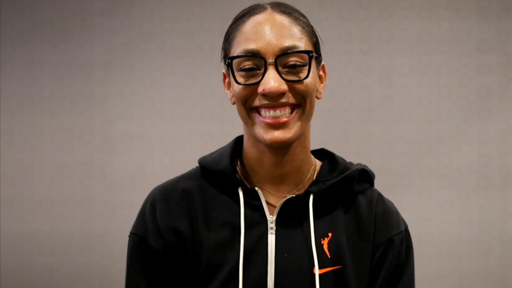 A'ja Wilson accepts ESPY for Best Female Athlete